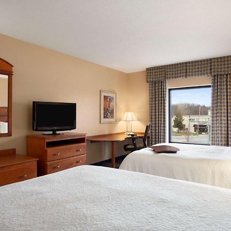Hampton Inn Geneva Bagian luar foto