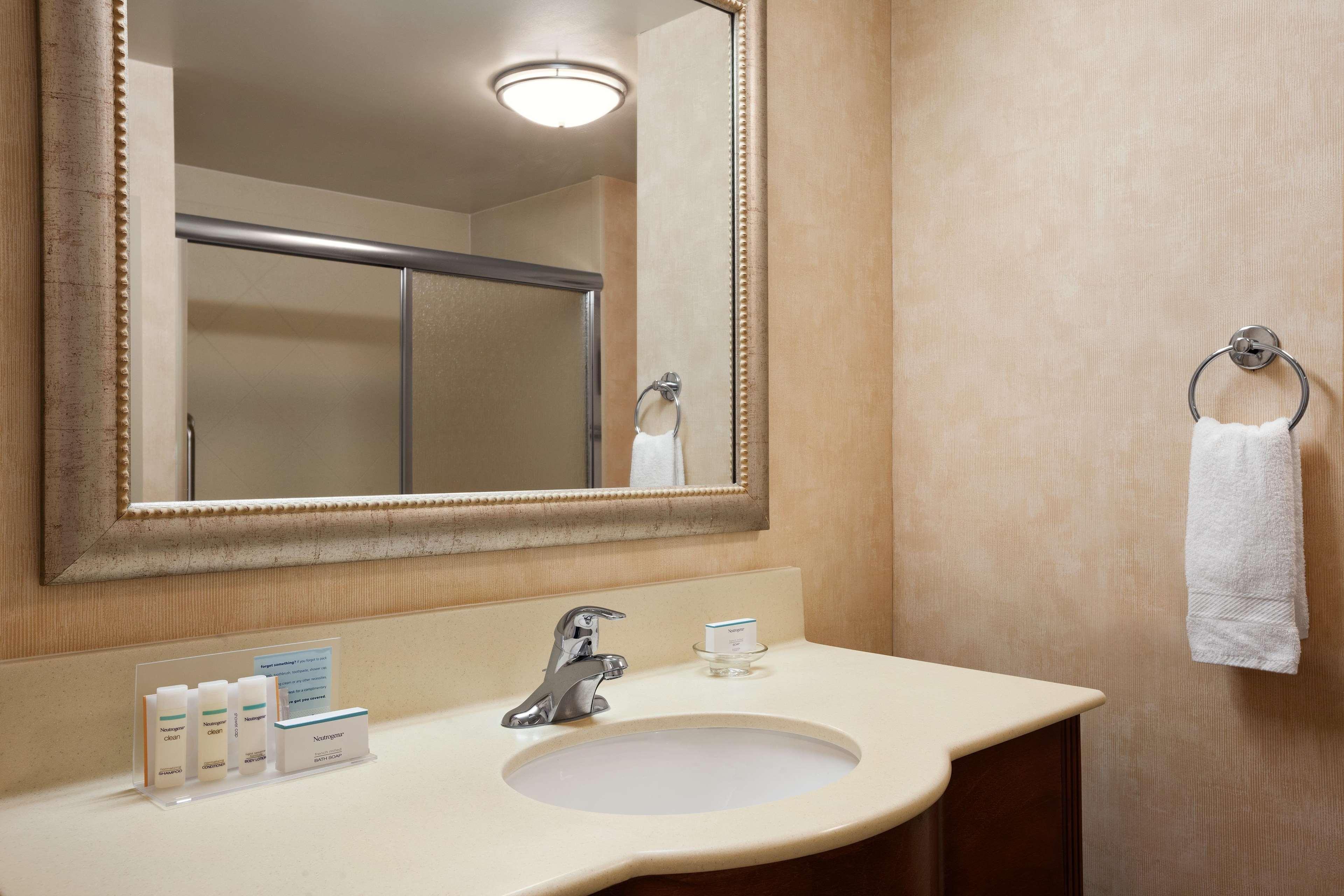 Hampton Inn Geneva Bagian luar foto