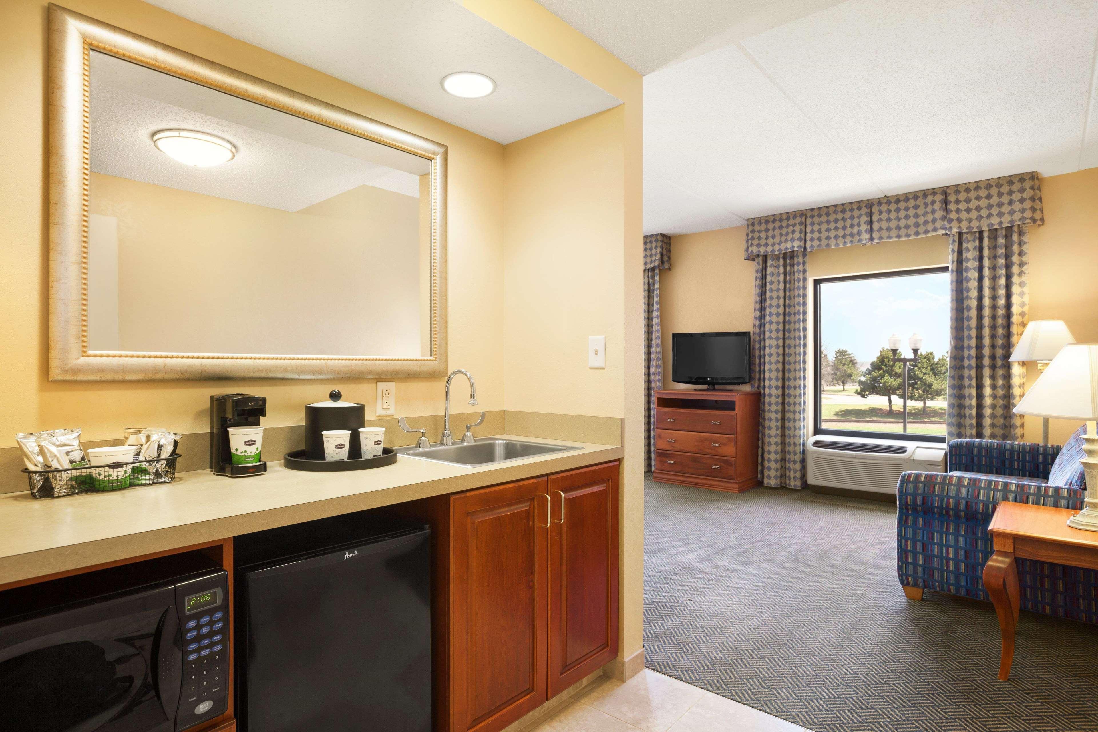 Hampton Inn Geneva Bagian luar foto