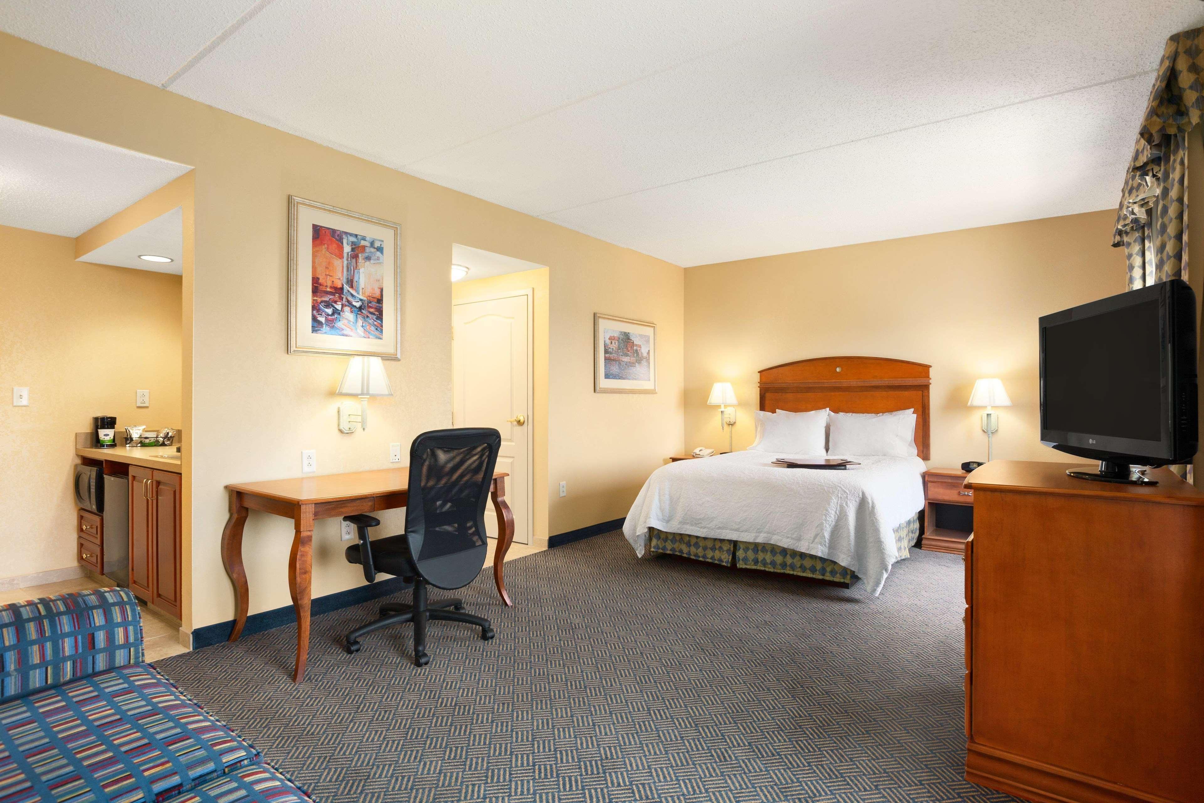 Hampton Inn Geneva Bagian luar foto