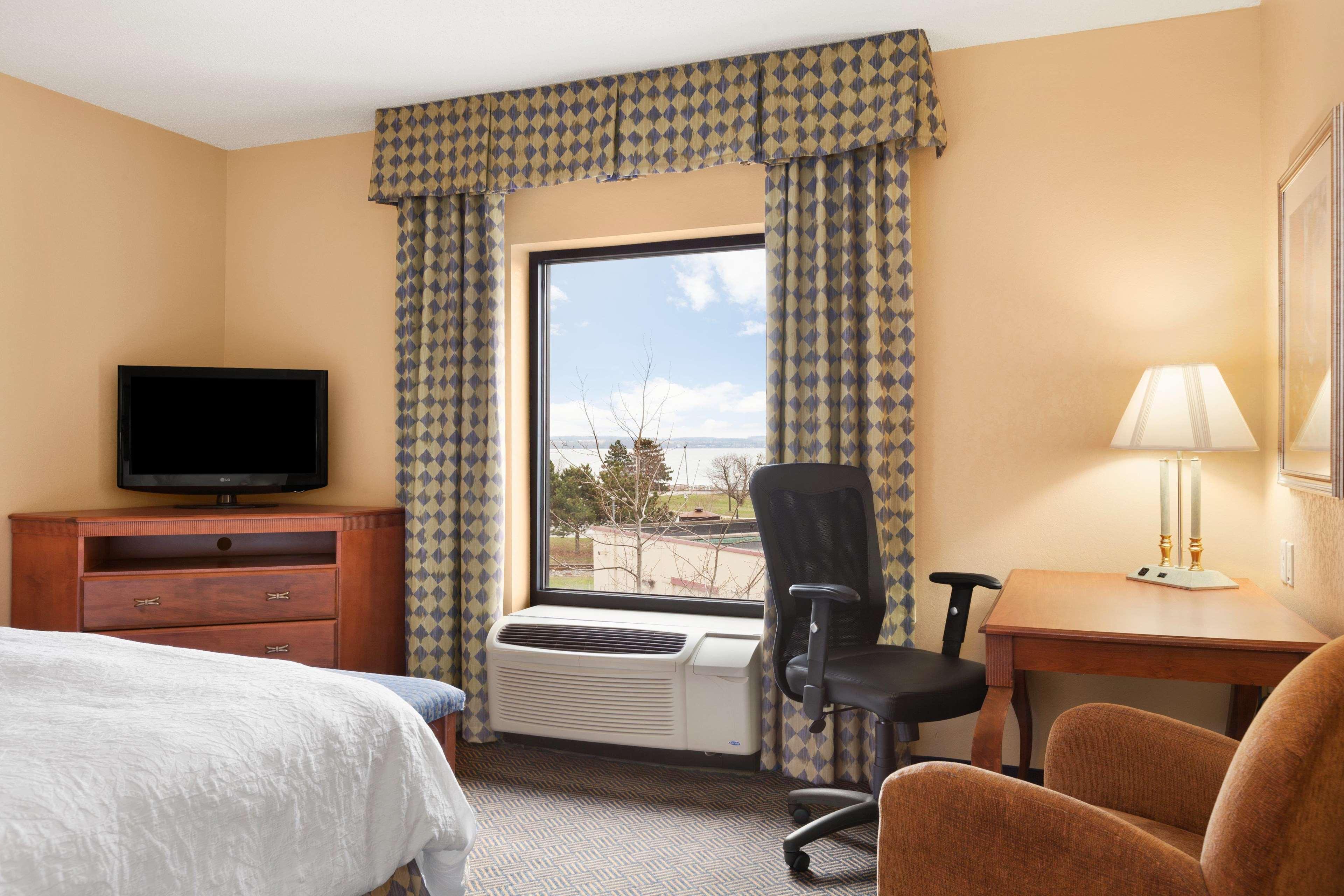 Hampton Inn Geneva Bagian luar foto