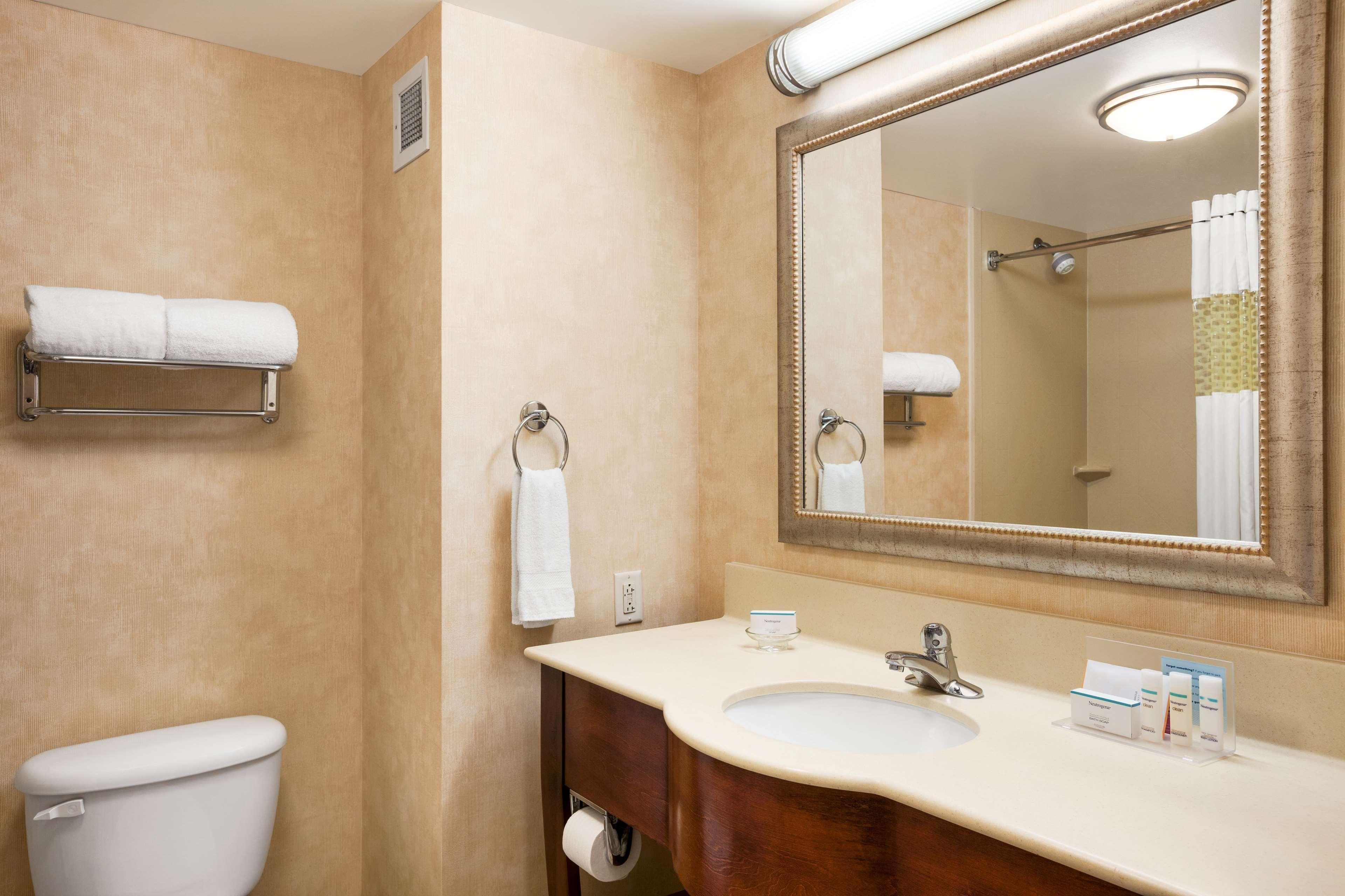 Hampton Inn Geneva Bagian luar foto