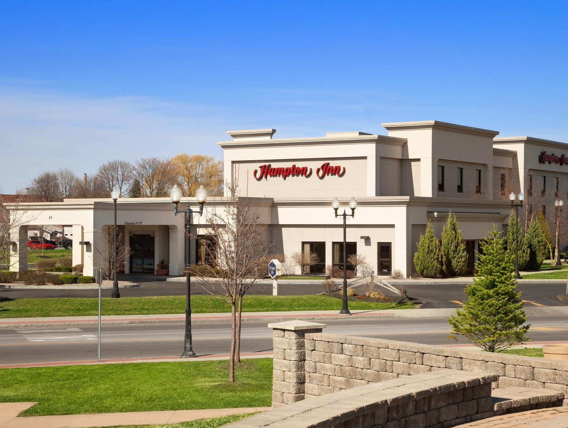 Hampton Inn Geneva Bagian luar foto