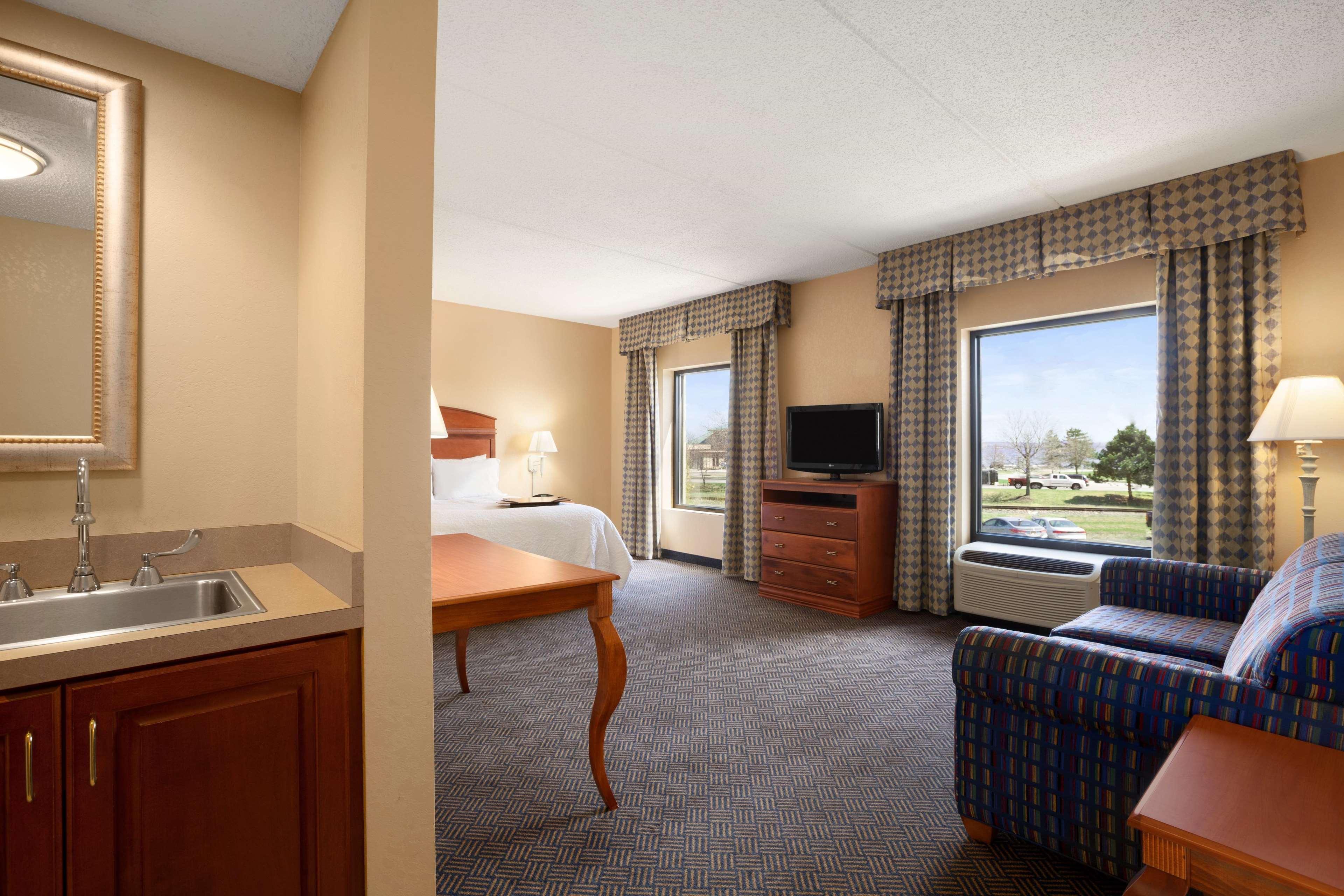 Hampton Inn Geneva Bagian luar foto