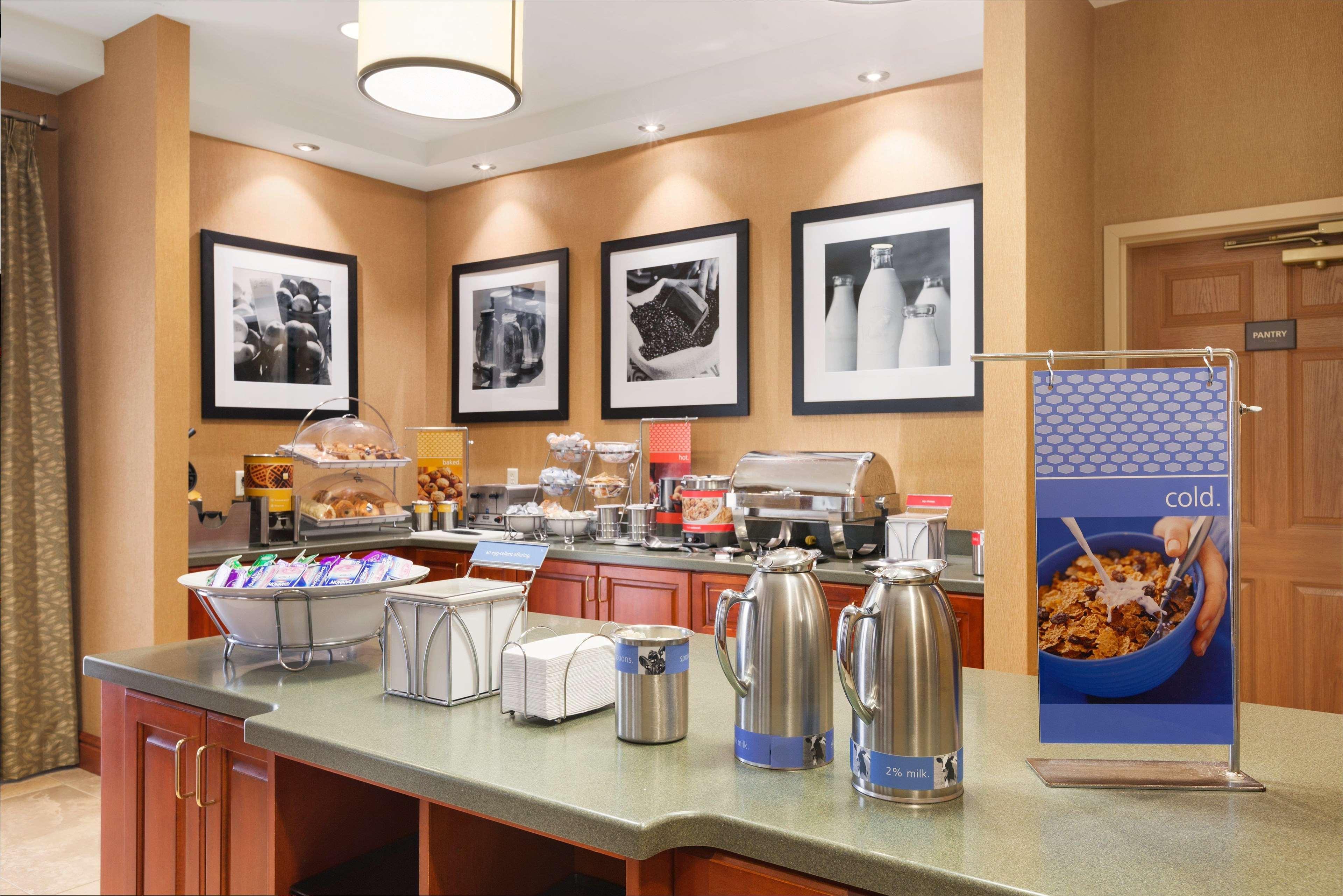 Hampton Inn Geneva Bagian luar foto