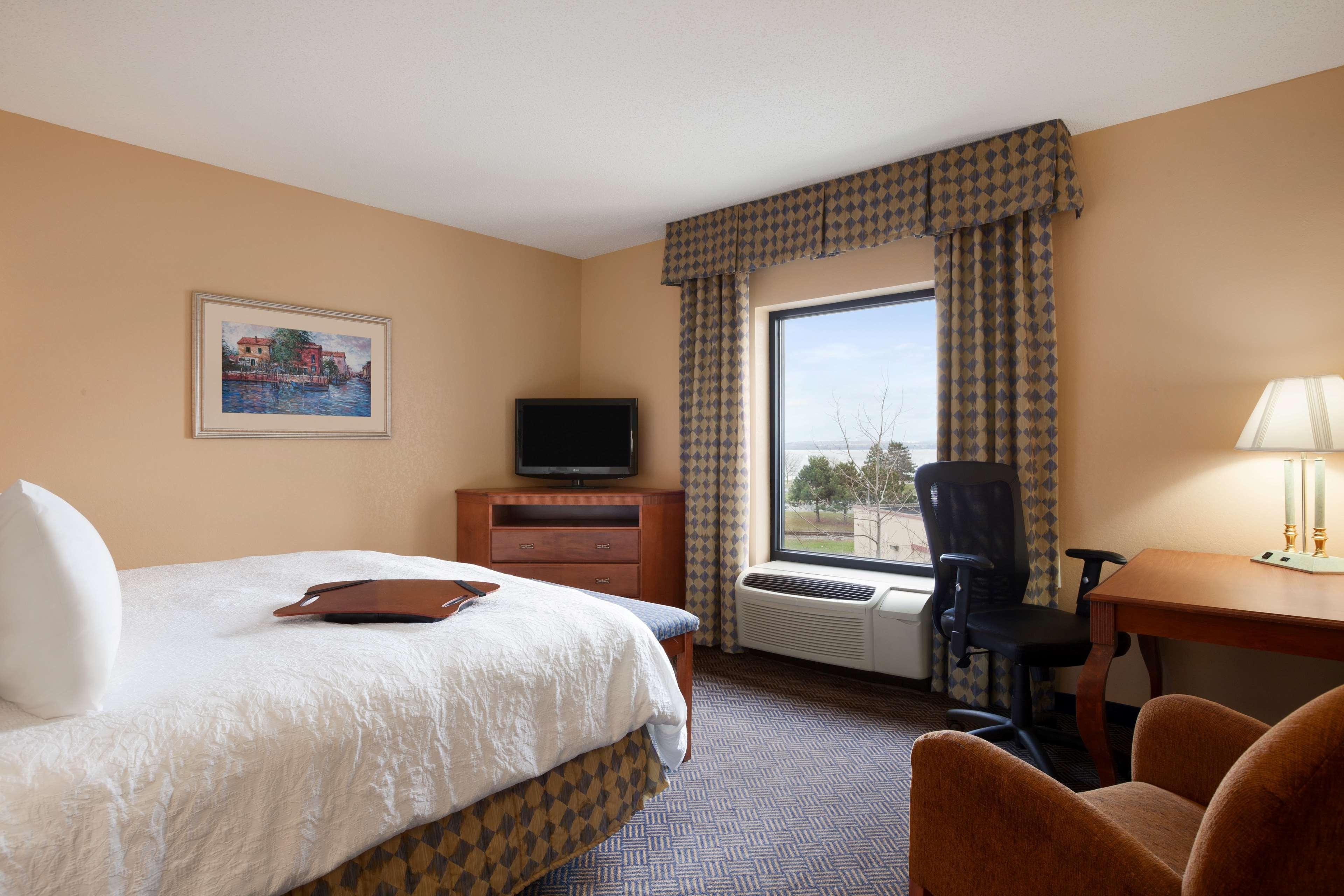 Hampton Inn Geneva Bagian luar foto