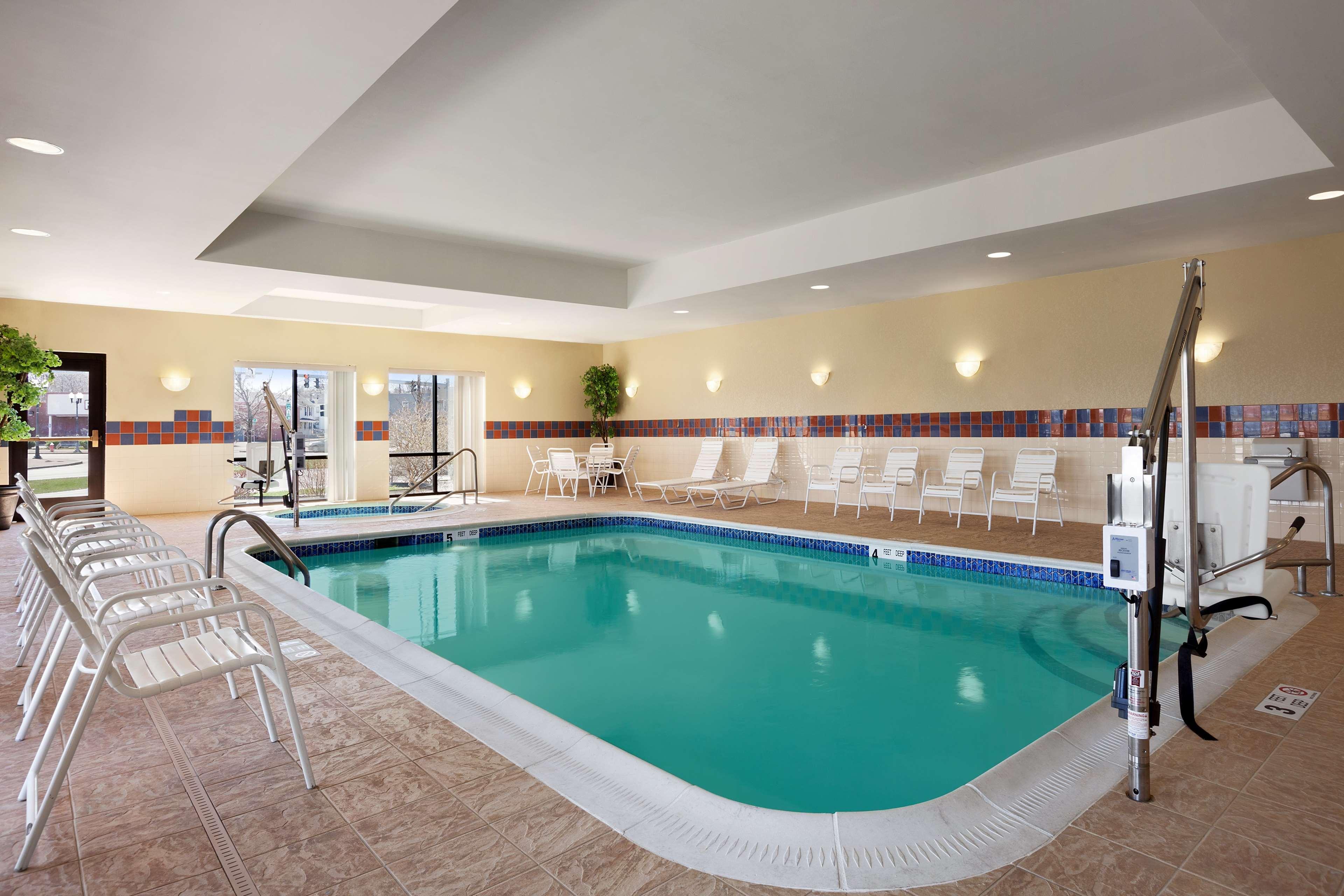 Hampton Inn Geneva Bagian luar foto