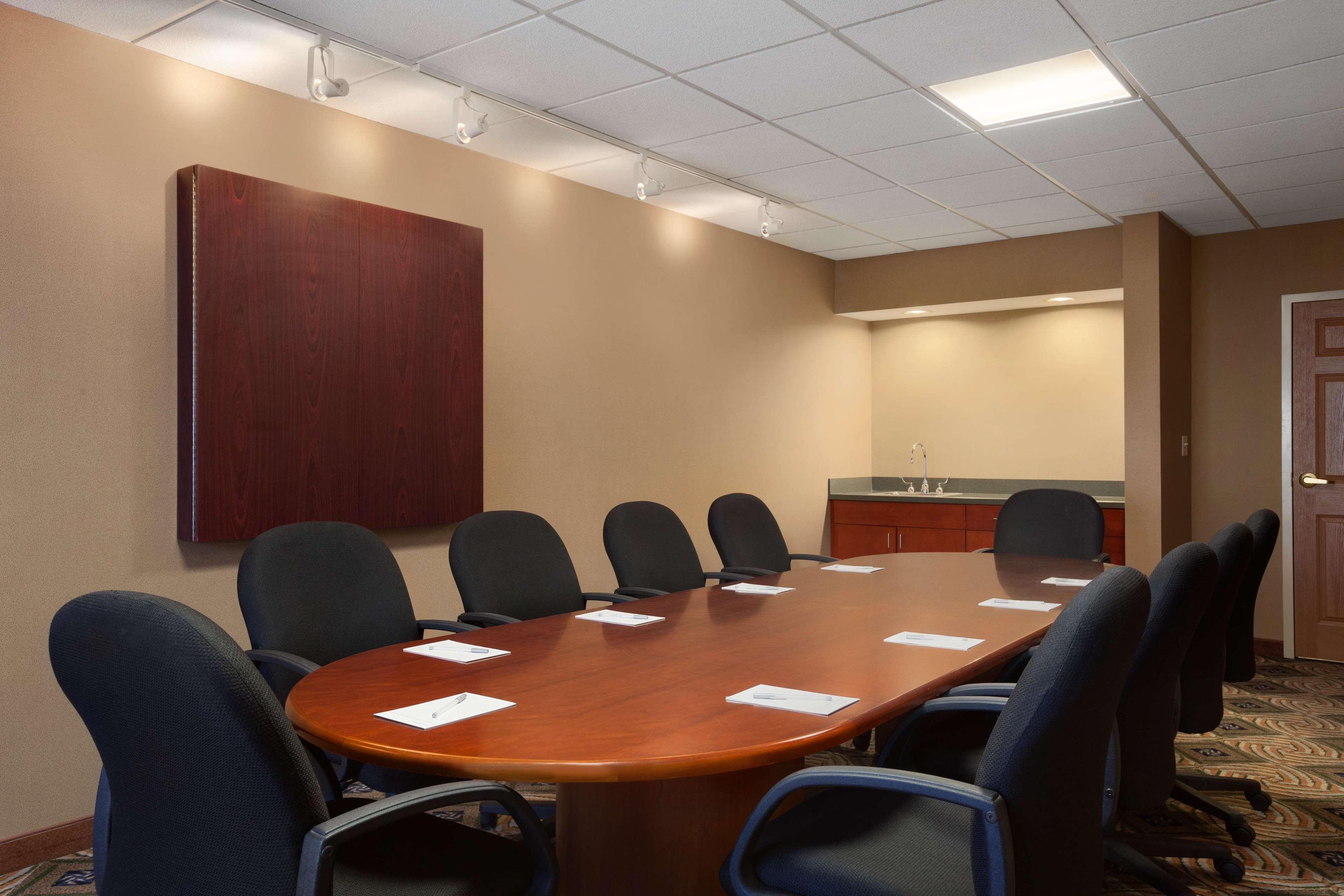 Hampton Inn Geneva Bagian luar foto