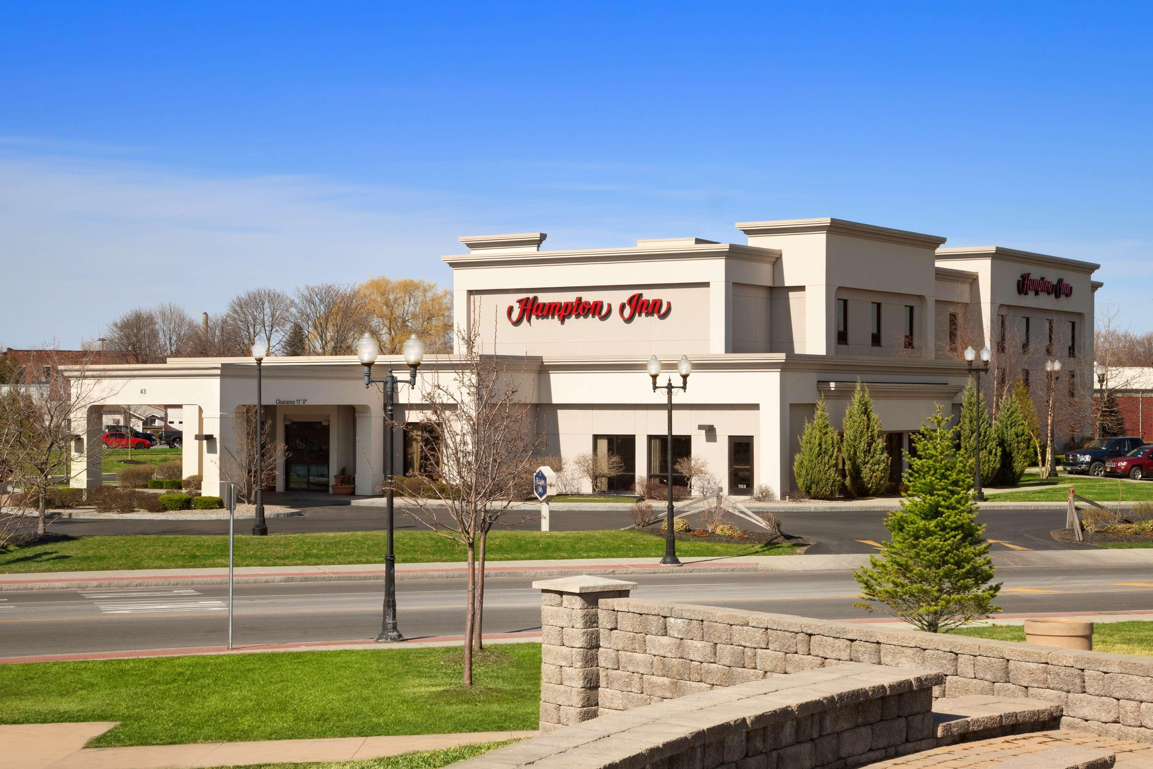 Hampton Inn Geneva Bagian luar foto
