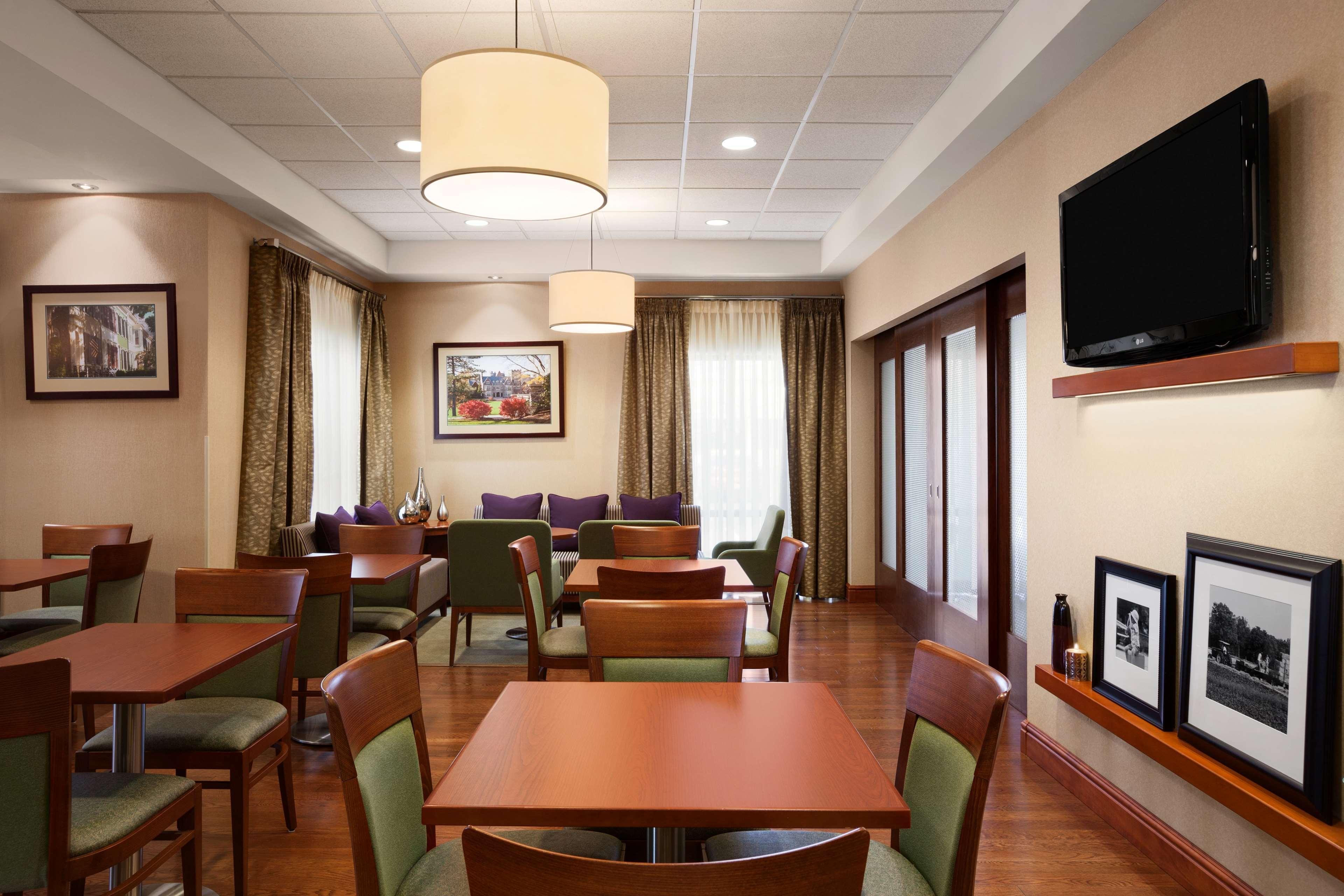 Hampton Inn Geneva Bagian luar foto