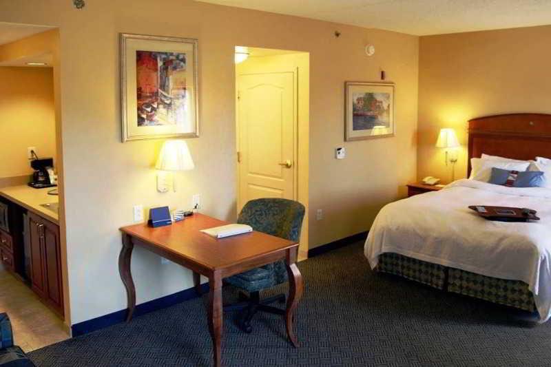 Hampton Inn Geneva Bagian luar foto