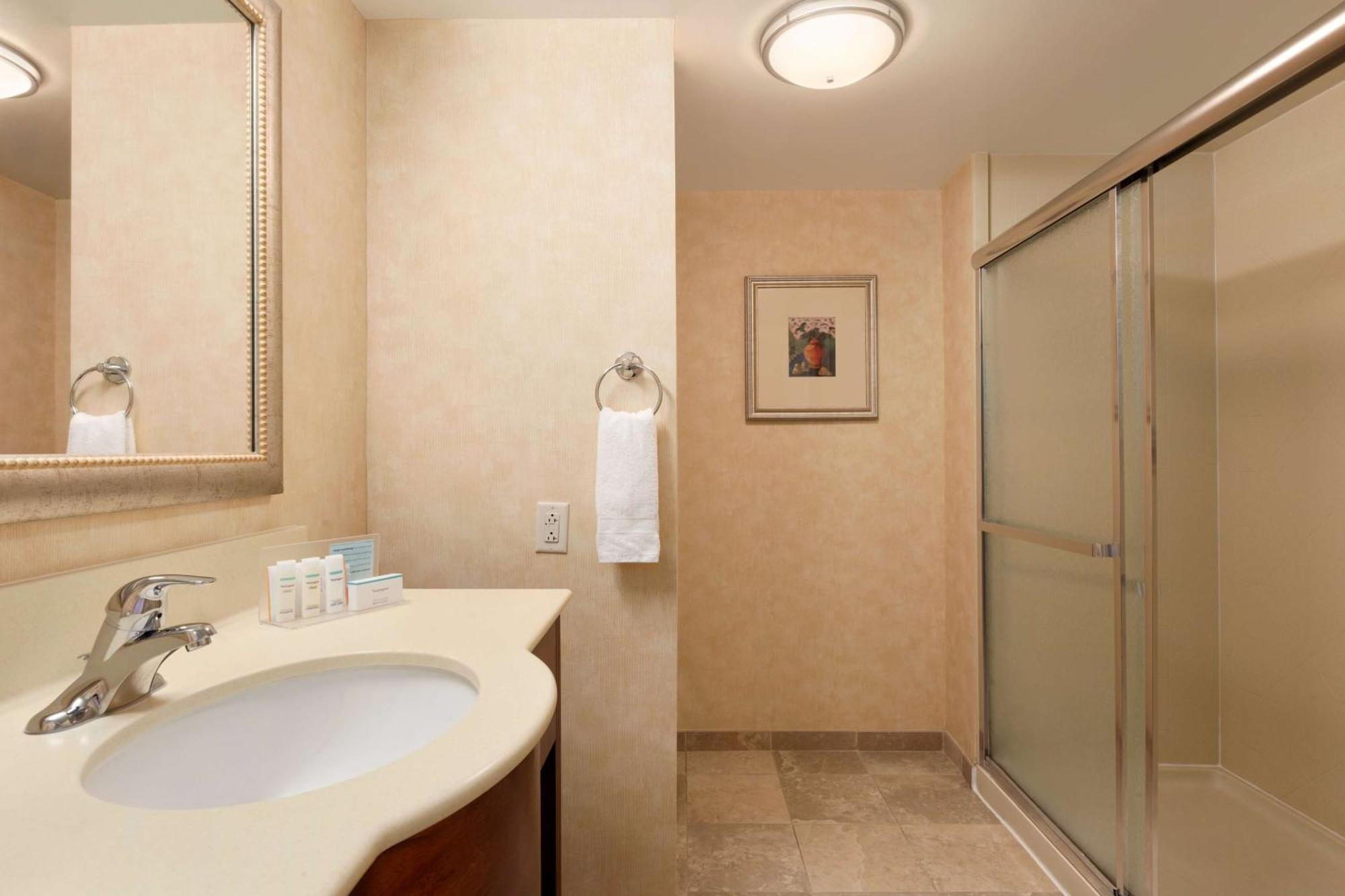 Hampton Inn Geneva Bagian luar foto