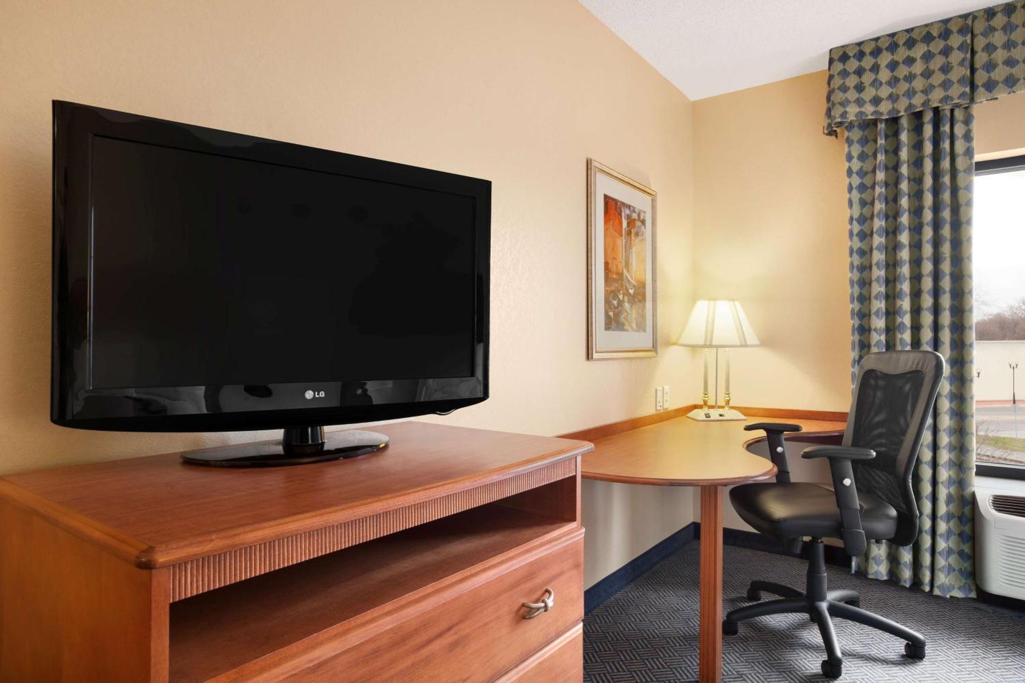Hampton Inn Geneva Bagian luar foto