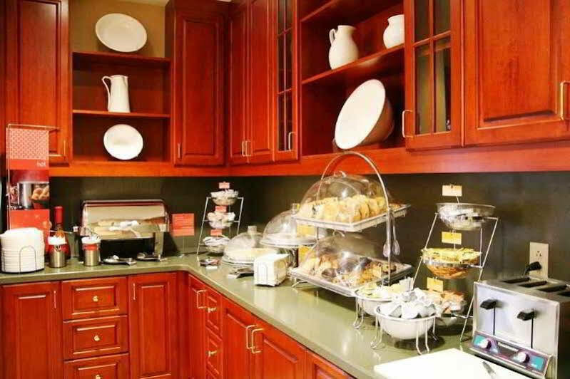 Hampton Inn Geneva Bagian luar foto